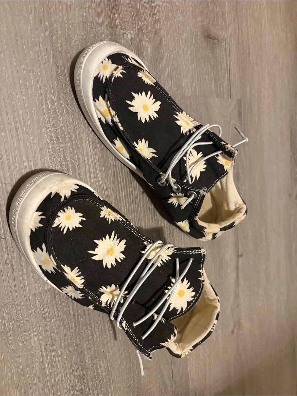Women’s Black Floral Daisy Slip-On Shoes